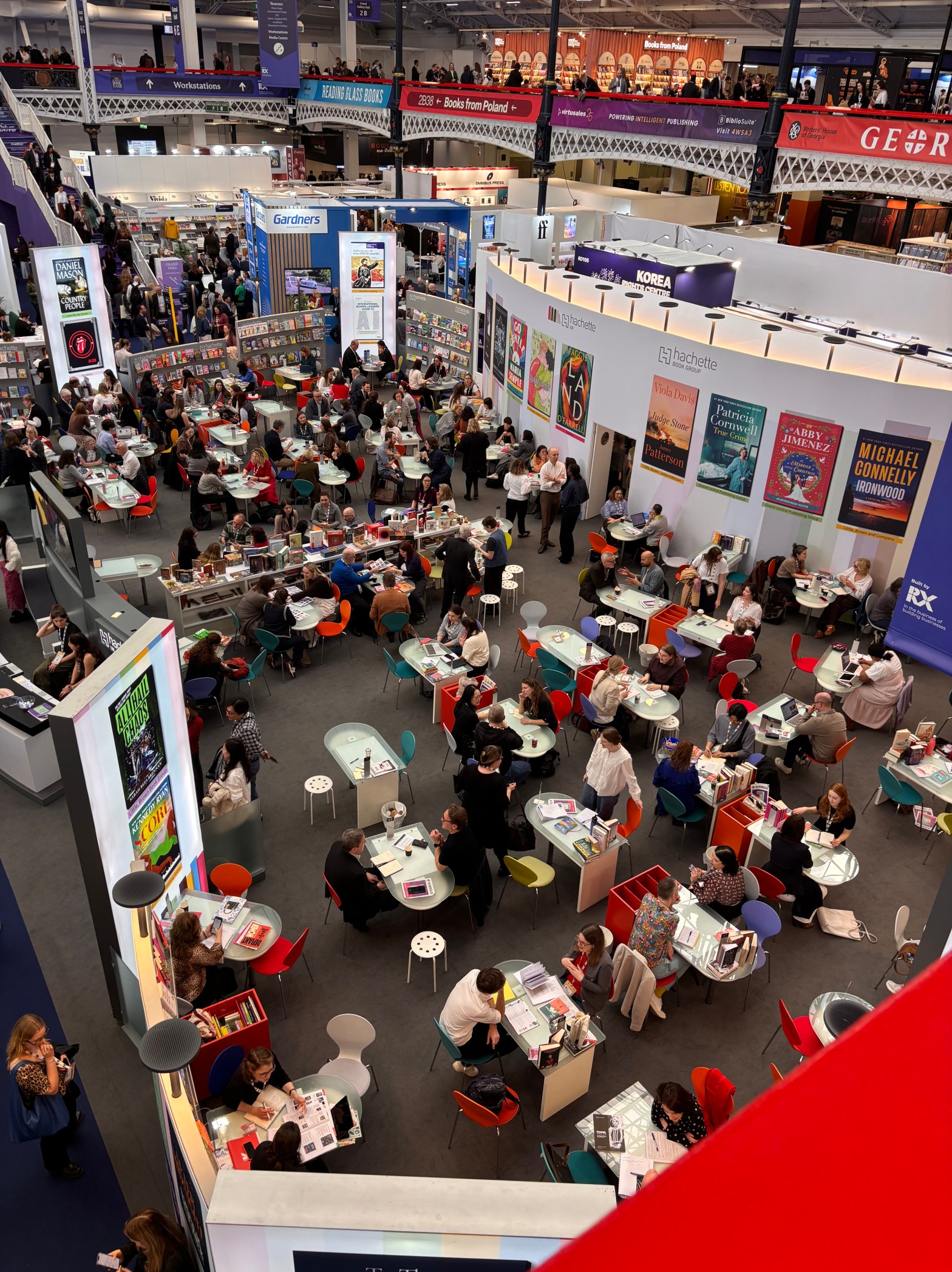 lots of little conversations going on at LBF26